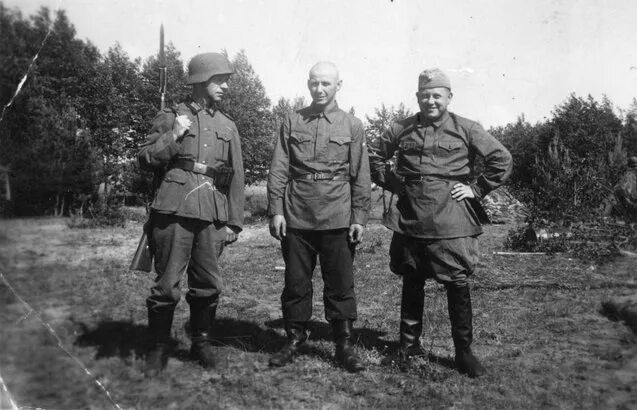 Дезертиры 1941. Пленные командиры ркка 1941. генералы ркка в немецком плену. полковник ркка в плену 1941. пленные генералы красной армии вов.