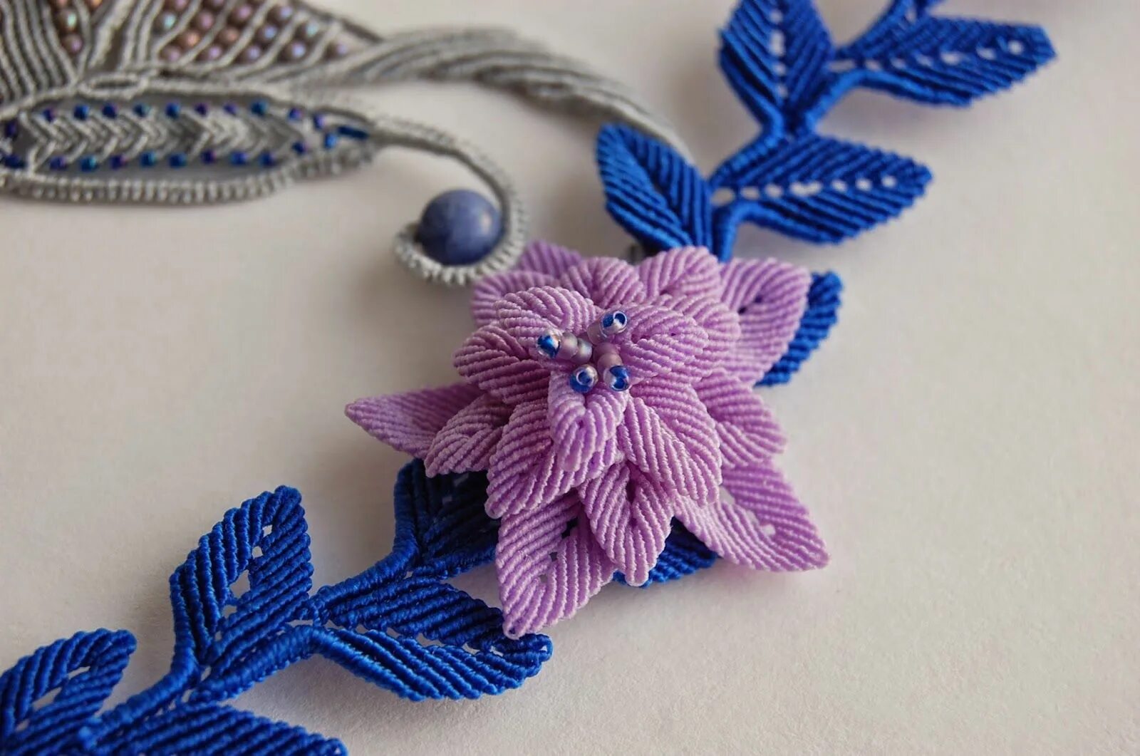Цветы в технике макраме. Макраме. Цветы макраме. Украшения из макраме. Брошь макраме.