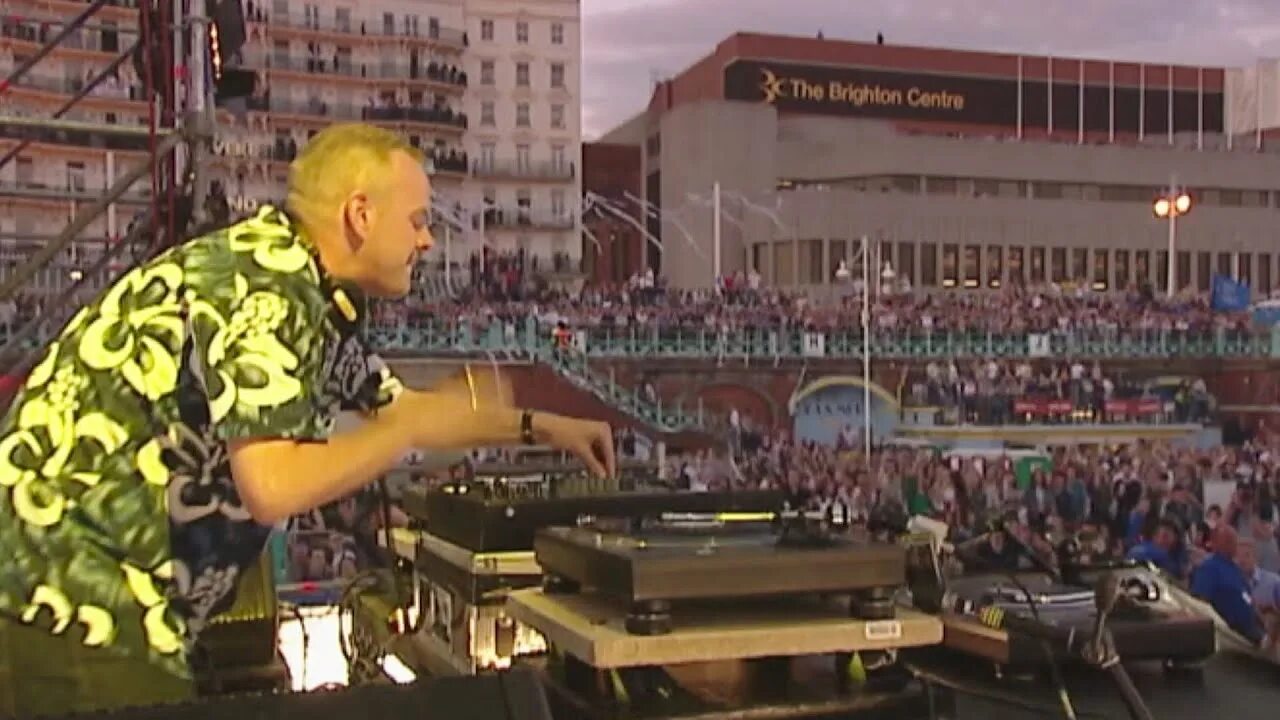 Live slim. Fatboy slim фото. Slim live. Фет бой слим фустетембел. Независимость гуф.