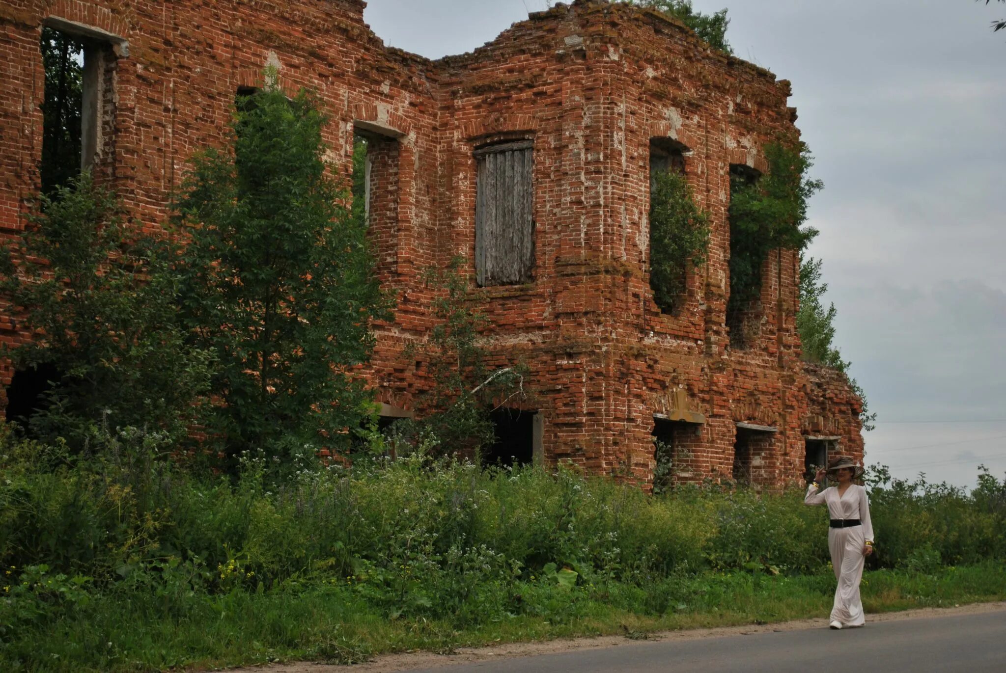 Завод кольчугинский мельхиор. Кольчуга добрыни. Мельхиоровый завод кольчугино. Кольчугинский мельхиор медная посуда. Г кольчуг.