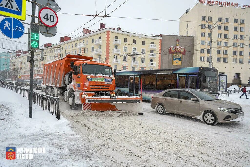 Блогер51 мурманск. Снегопад. Снег в городе. Мурманск снегопад. Снежный март.