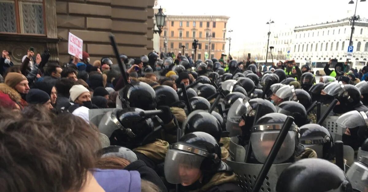 Росгвардия СПБ митинг. Митинг на Невском. ОМОН митинг СПБ. Митинг проспект