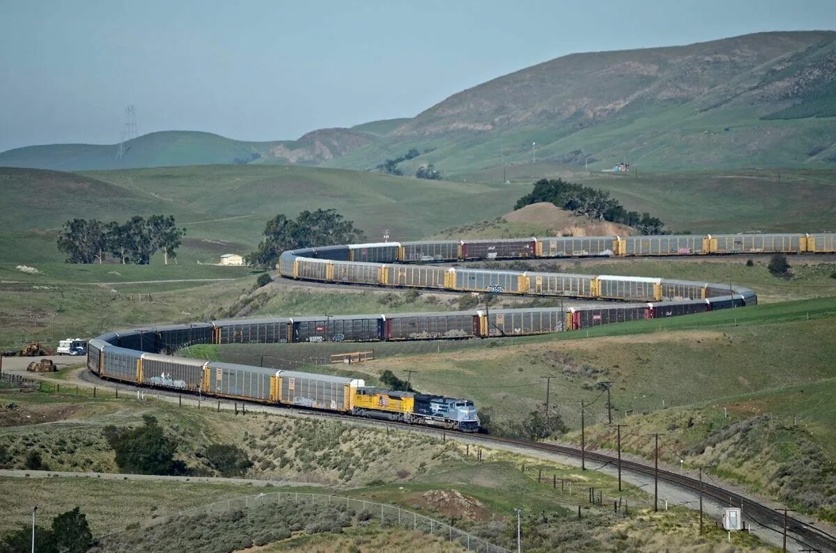 Самый длинный поезд в мире 682 вагона. Лас-Вегас железная дорога Юнион Пасифик. Самый длинный поезд. Самый длинный грузовой поезд. Long train journey