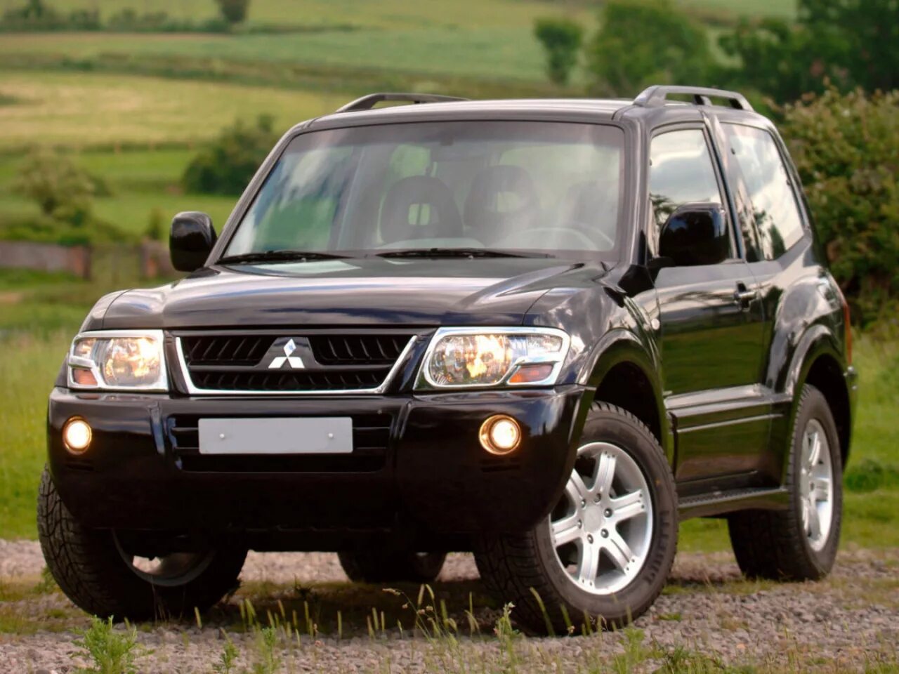 Митсубиси паджеро бензин купить. Mitsubishi Pajero 3. Митсубиси Паджеро 2003г 3.5л. Mitsubishi Pajero 3 поколение 2006. Mitsubishi Pajero 2003-2006.