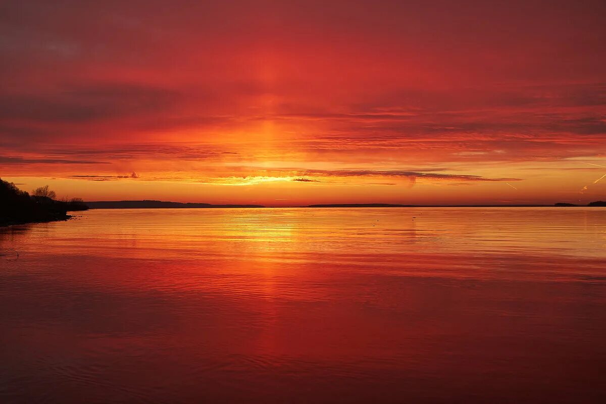 багряный закат. алый рассвет. алый закат. песня красный закат. багровое солнце.