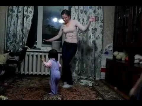 Бесплатные таджикские видео. Бахтари таджик. Фото таджичка танцует дома.