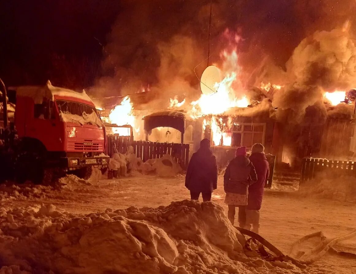 Подслушано в усинске в контакте. Поселок Парма Коми. Пожар в Усинске. В Парме сгорел дом. Парма Сыктывкар пожар.