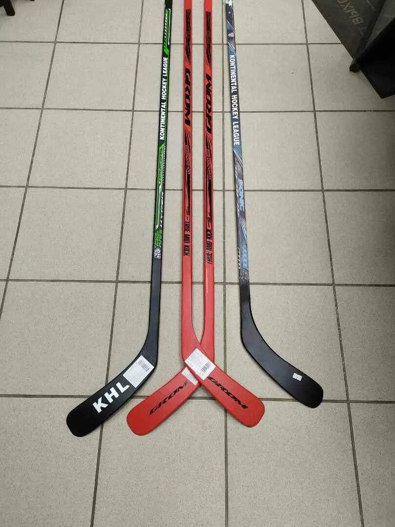 Клюшки омск. Клюшка заряд ак50 sr. Хоккейные клюшка fischer hx5 sr. Заряд с200 клюшка. Клюшка fischer hx5.