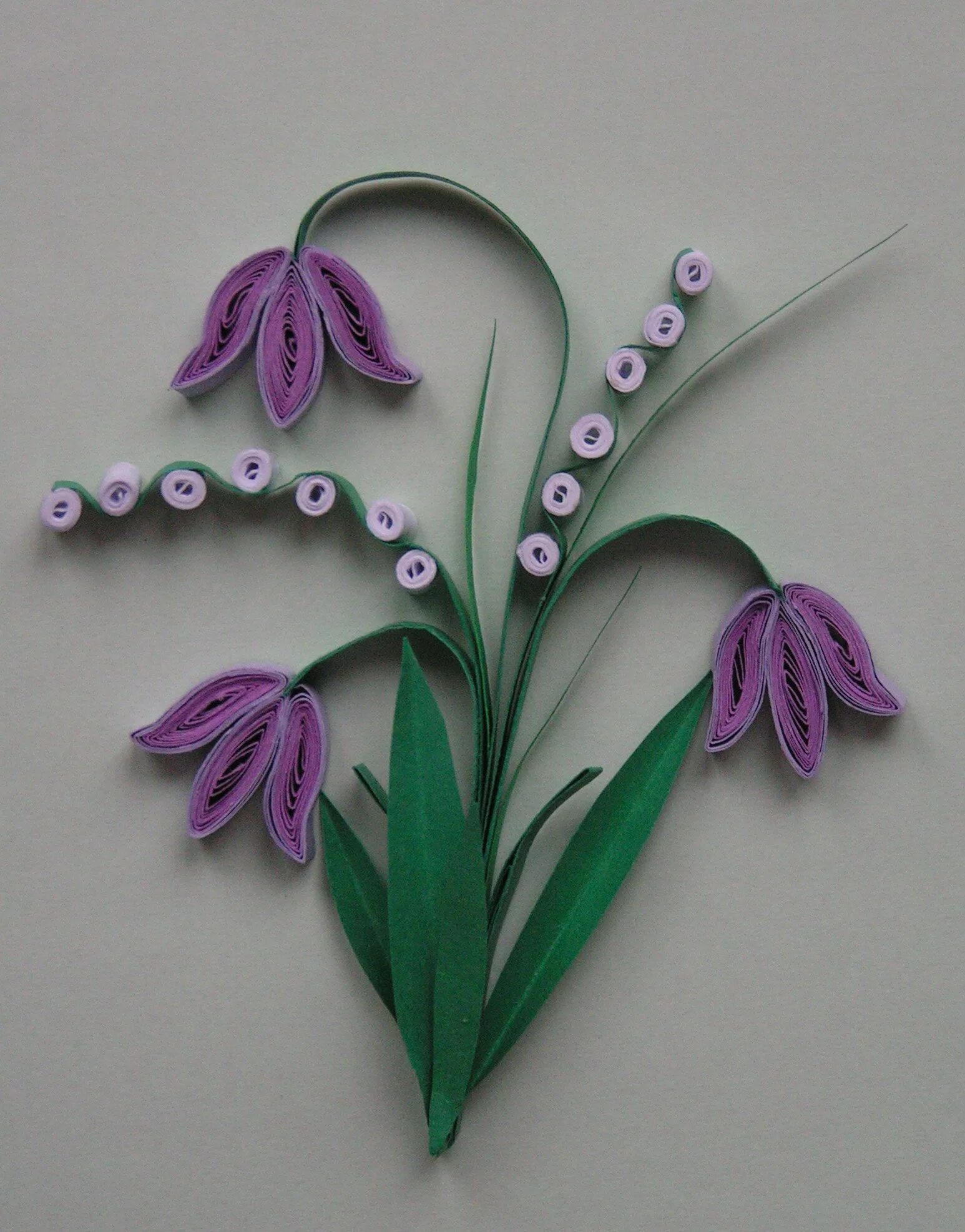 Поделка весенние цветы. Поделка первоцветы. Крокотак подснежник. Весенний первоцвет поделки. Квиллинг подснежники для детей.