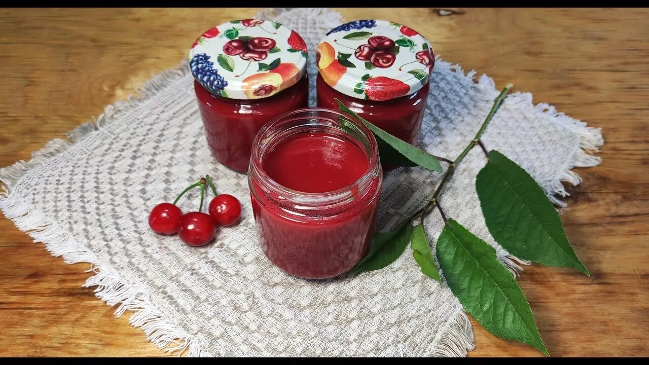 Соус из вишни на зиму рецепты. Вишнёвый соус к мясу. соус из вишни к мясу. вишнёвый соус с корицей. соус вишневый ттк.