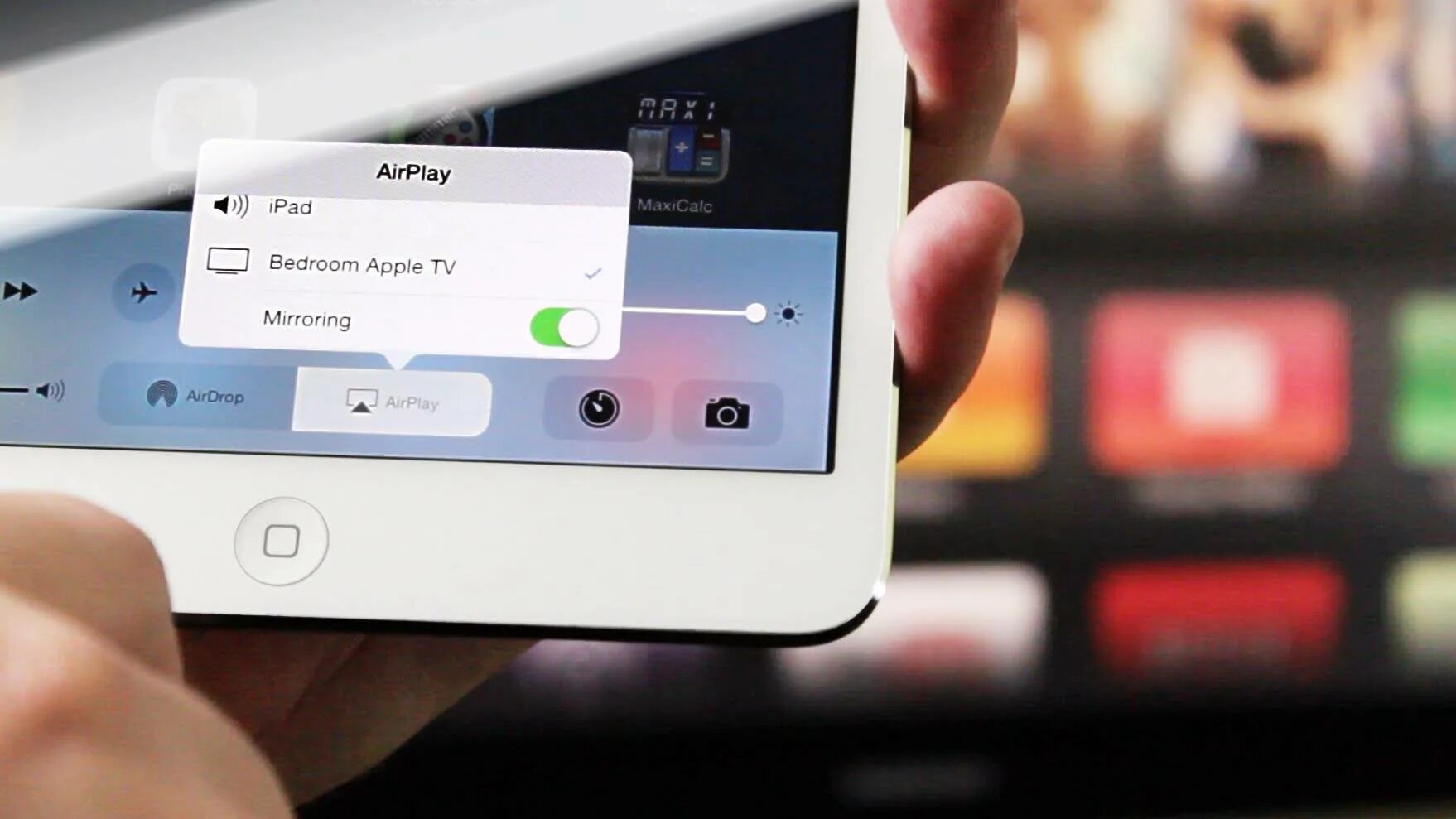 Airplay что это на айфоне. Airplay на телевизоре. Iphone с телевизором. Apple TV Airplay. Airplay на тв