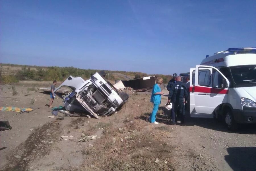 Поселок октябрьский волгоградская область калачевский. ДТП В Калачевском районе Волгоградской области. Пос Октябрьский Калачевский район Волгоградская область. Авария в Калачевском районе Волгоградской области.