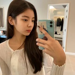 Instagram post by Lia ITZY @itzy.all.in.us * mirror selca Советы По Фотогра...