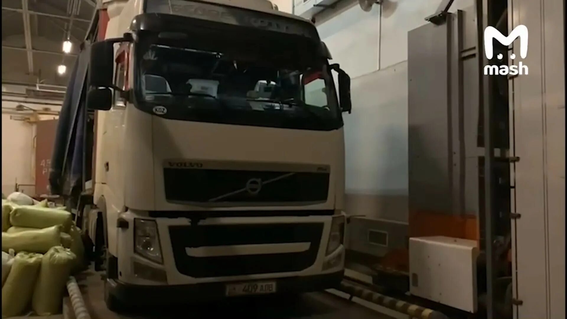 Volvo fh16 750 тонн. Фура 20 тонн. Грузоподъемность фуры 20 тонн. Фура 30 тонн. Фура 30 тонник.