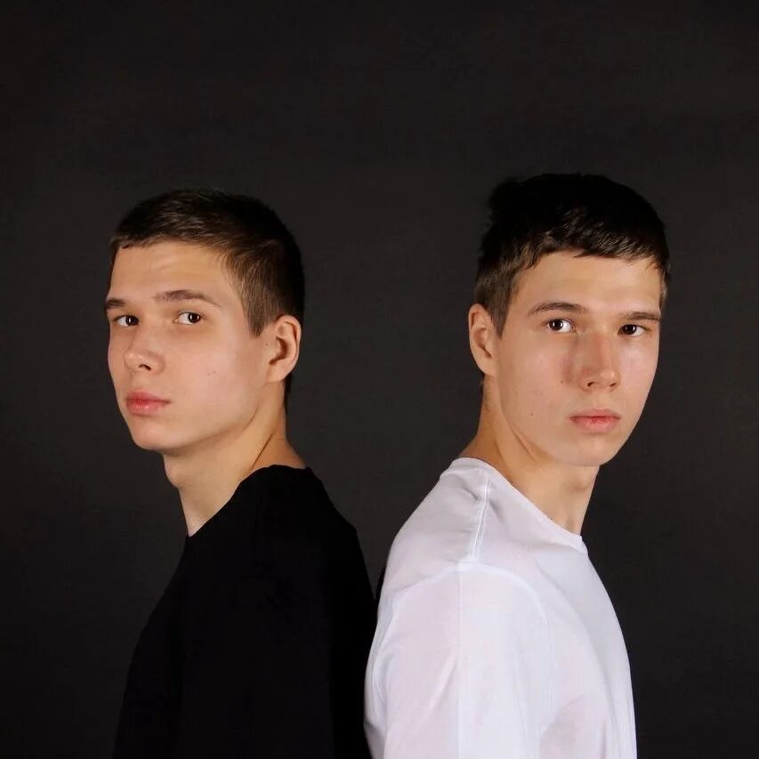 Близнецы 4 апреля 2025. Fedow twins. volfgang twins группа. братья близнецы блоггеры. американские братья близнецы блоггеры.