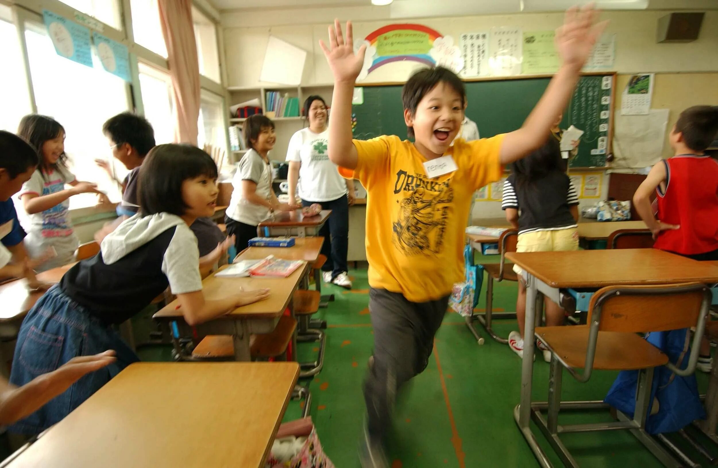 Run class. Run in the classroom. учебная самостоятельность в школе. kids in the classroom china.