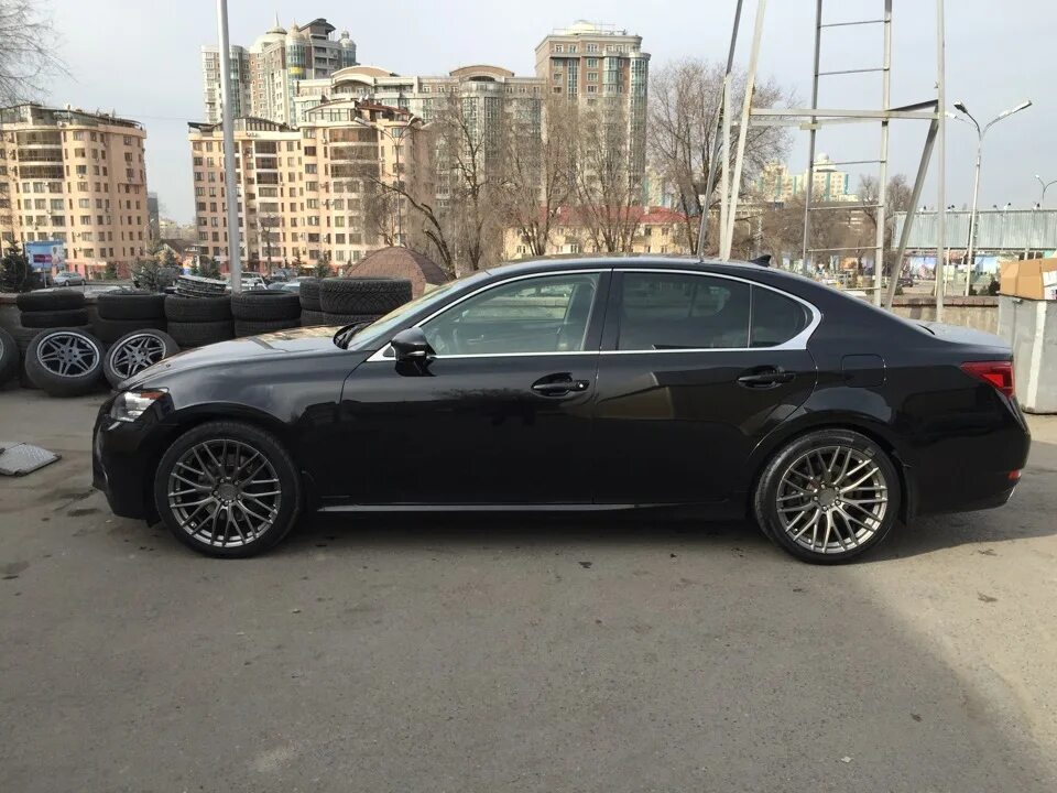 Диски lexus gs. Диски Lexus gs300 r17. Колеса Лексус GS r20. Лексус ГС 300 на дисках. Lexus gs300 2006 черные диски.