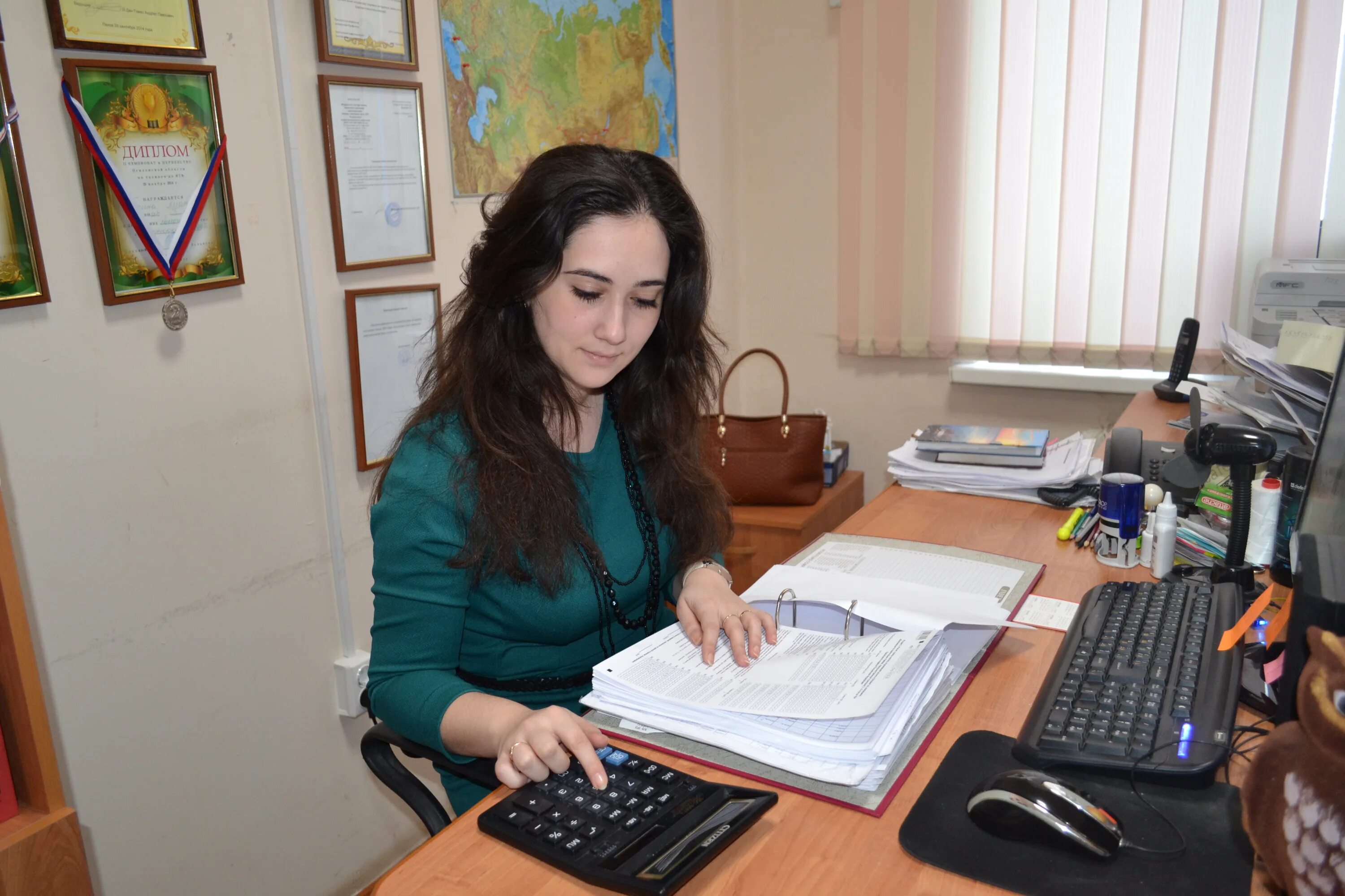 Бухгалтер 13. Дж. Бухгалтер 13. Реклама фрилансера. Фото.