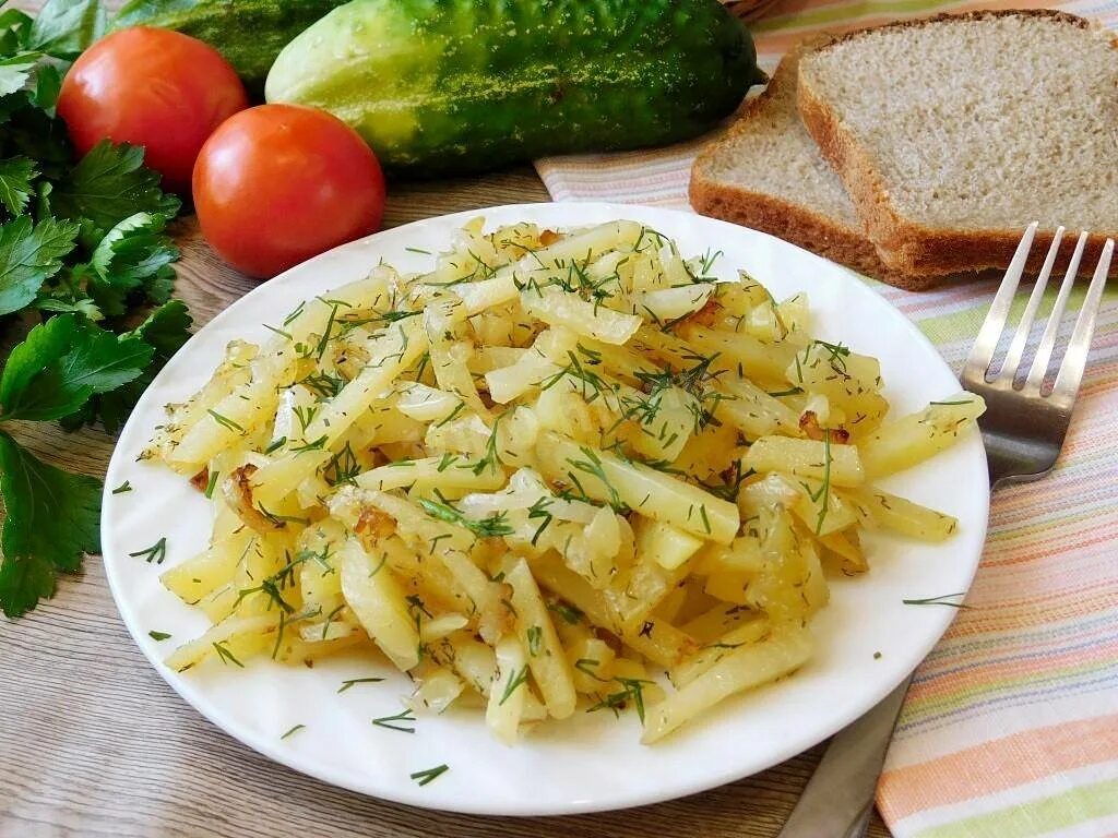 Как готовить жареную картошку с луком. Жареная картошка с луком. картофель жареный с луком. картошка жареная с луко. жареная картошка с лучком.