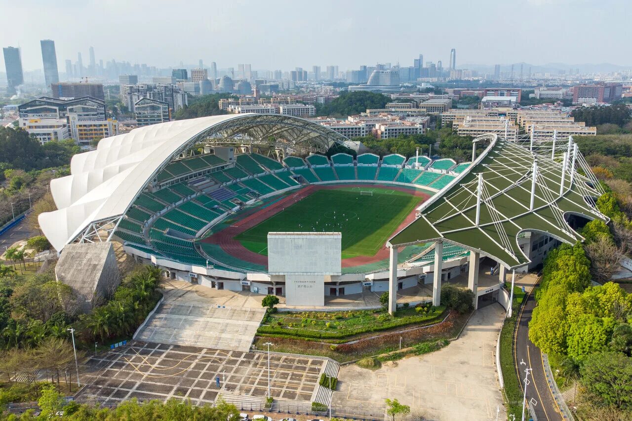 Стадионы китая. Гуанчжоу Эвергранд стадион. Стадион Тяньхэ Гуанчжоу. Стадион в Гуанчжоу Китай. Олимпийский стадион в Китае.