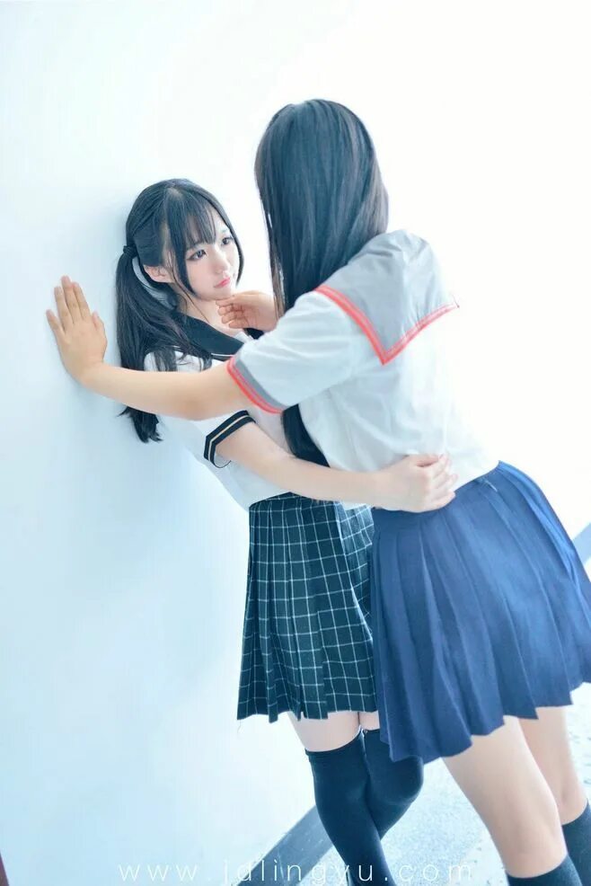 Japanese girl lesbian. Кореан Yuri School girl. Школа дорамы Япония Юри. Юри в школьной форме. Японские Старшеклассницы.