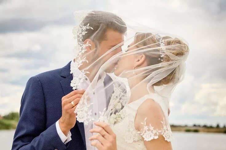 Свадебная фотосессия. Девушка в свадебном платье. Жених и невеста. Свадьба. Свадебные образы молодоженов.