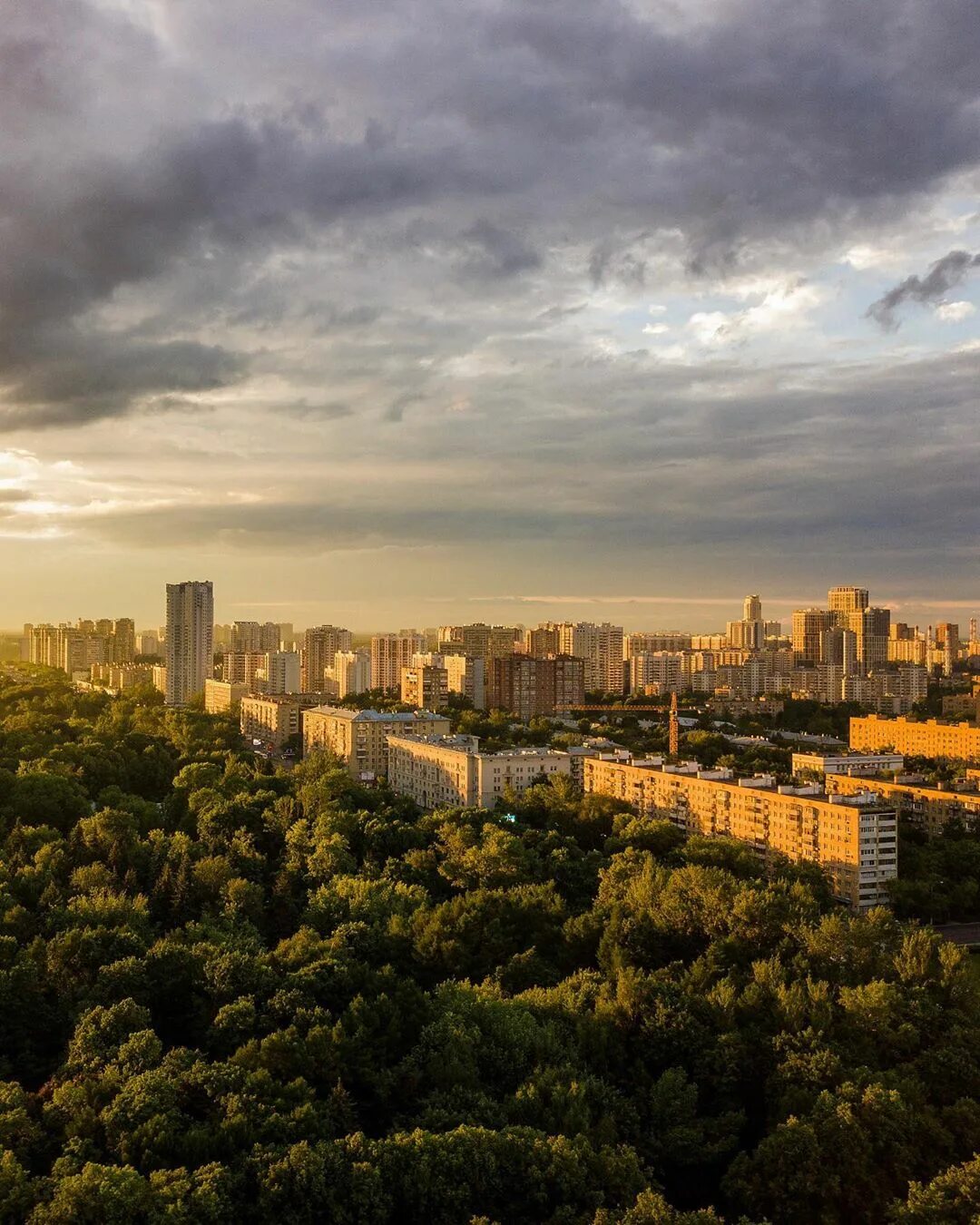 Левый берег мкад. Левобережный район. Левый берег Москва. Левобережье Москва. Солнечный день в Москве.