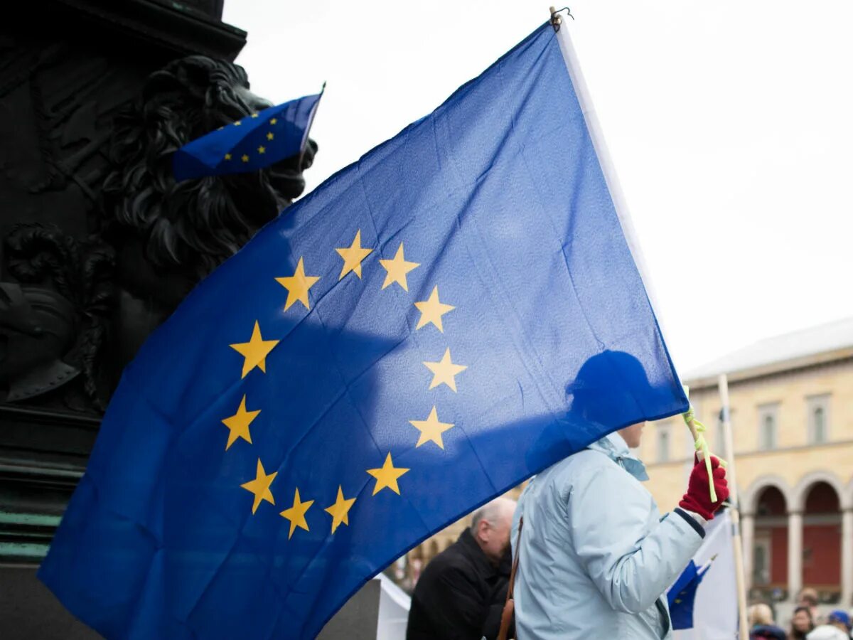 Довсе 1990. Европейский союз 1992. Ес европейский союз. Подписание нато 1949. Парижская хартия для новой европы 1990 г.