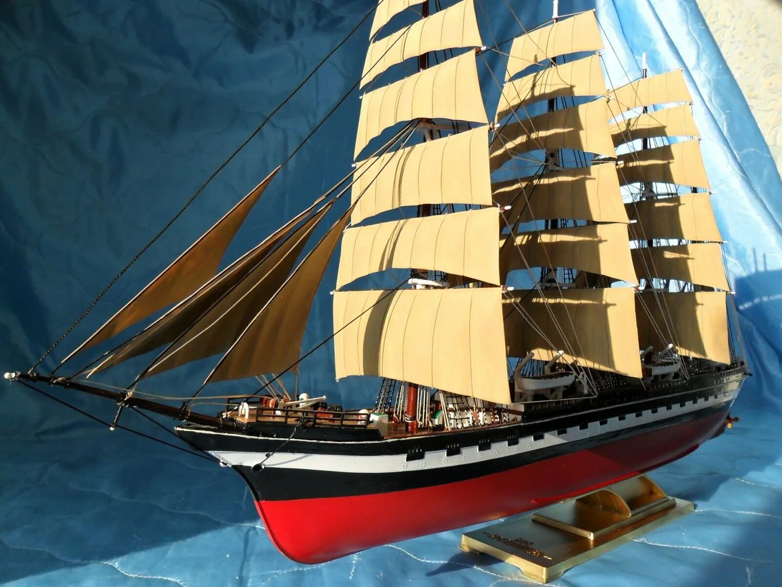 Крузенштерн парусник модель звезда. Барк крузенштерн модель. Сборная модель корабля барк крузенштерн. Четырехмачтовый барк крузенштерн. Сборная модель корабля барк крузенштерн.