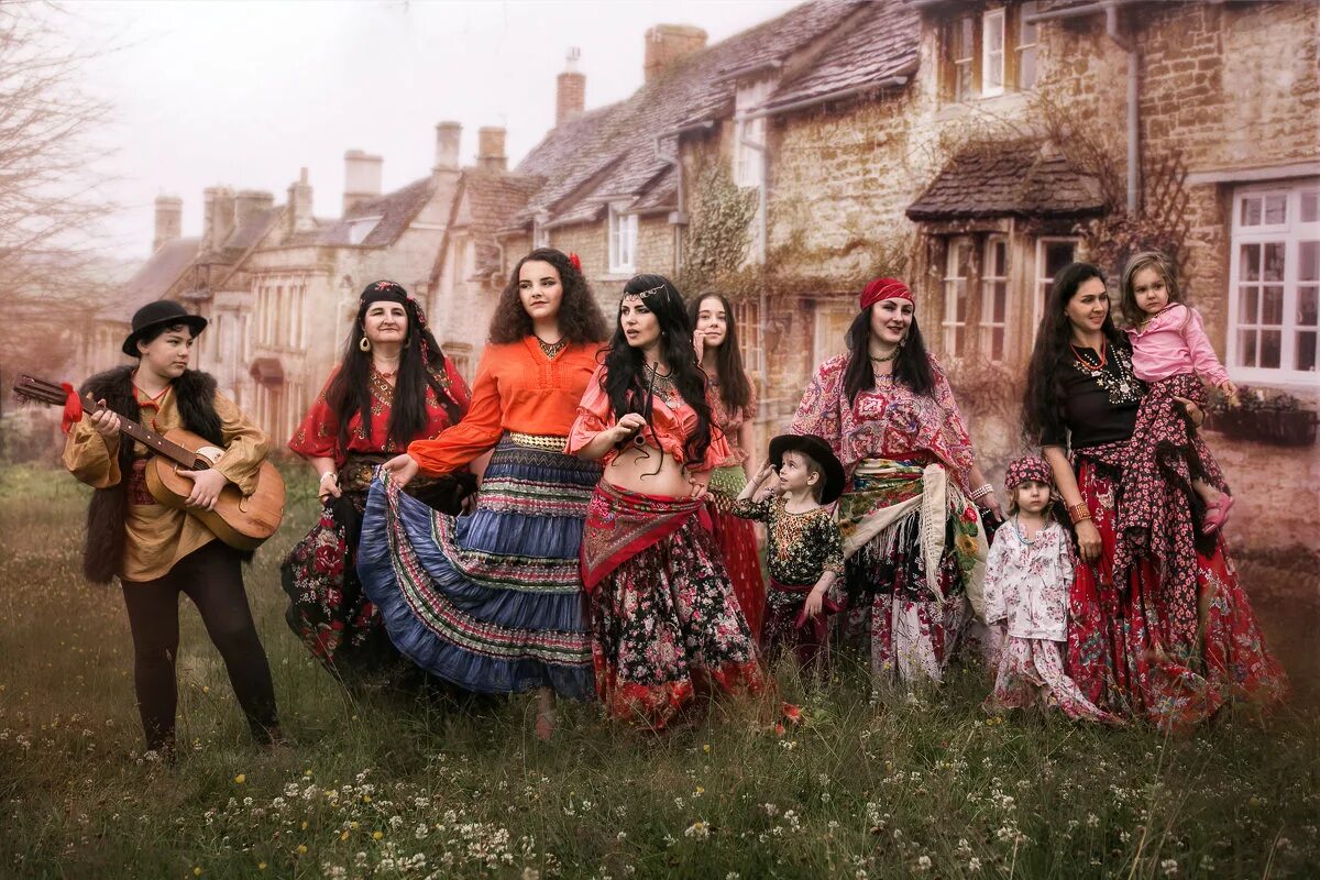 Табор цыган. Суровый табор. Кочевой цыганский табор. Цыгане кочевой народ. Цыган эдик.