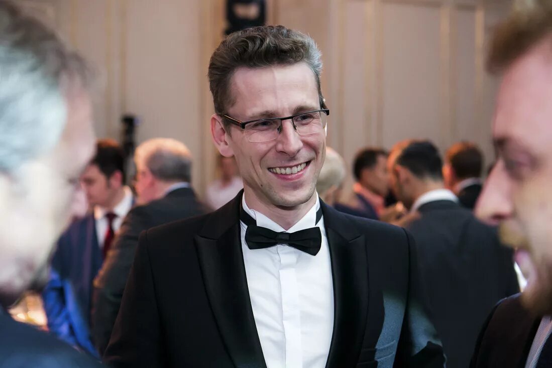 Александр галицкий алмаз капитал. Олег тиньков forbes. Олег тинькофф обложка forbes. Бизнесмен года 2014. Бизнесмен года 2014.