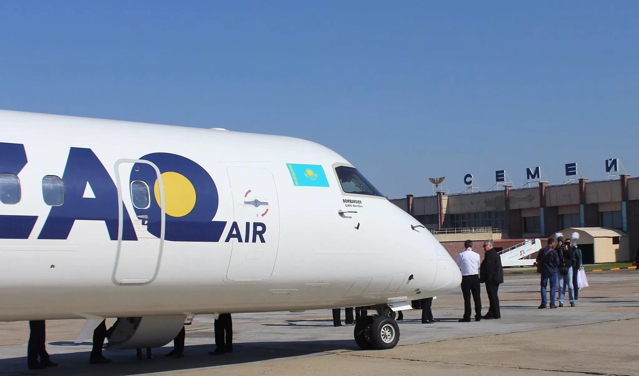 Авиакомпания qazaq. Аэропорт семея. qazaq air самолеты. авиация в казахстане гражданская. аэродром семипалатинск.