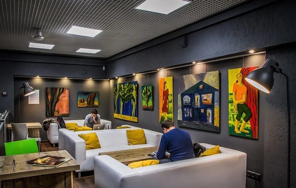 Коворкинг центр. Интерьер коворкинга. Антикафе интерьер. Арт коворкинг. Антикафе интерьер.
