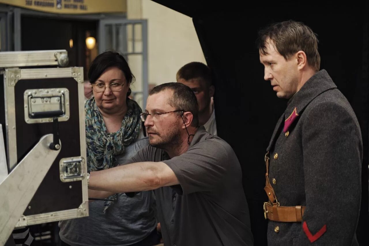 Пепел 2013. Евгений миронов пепел. игорь петров пепел. елена лядова в сериале пепел. пепел сериал лядова.