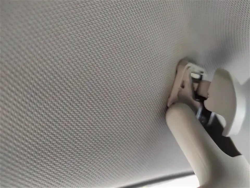 VW Polo Sedan. Установка потолочных ручек - YouTube