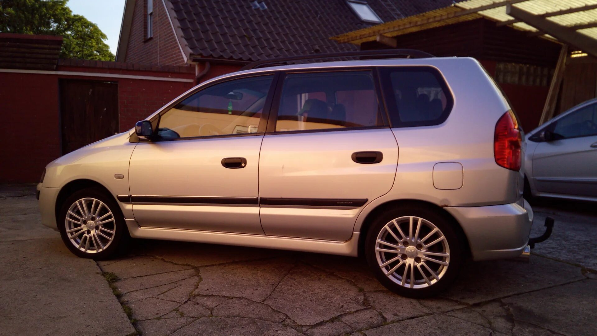 Шины митсубиси спейс стар. Митсубиси спейс стар 2004. Заводская шина mitsubishi space star 2001. Mitsubishi space star 1. Mitsubishi space star r16.