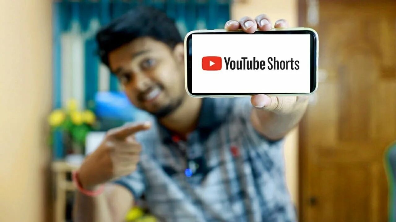 Ютуб Шортс. Шортс приложении. Картинка shorts youtube. Shorts в приложении.