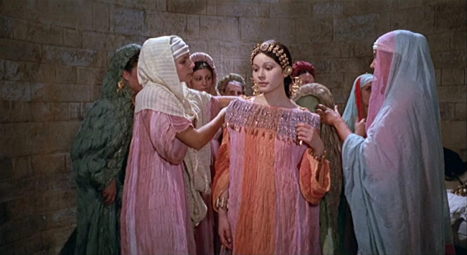 Медея богиня древней греции. Медея казакова. Медея пазолини. Медея колдунья. Покажи медея.