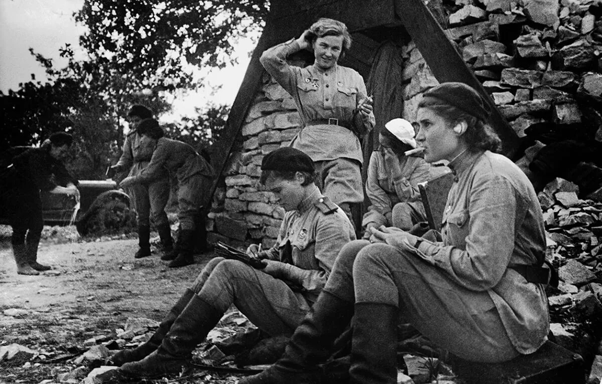 Вопрос во время великой отечественной войны. Женщины на фронте 1941-1945.