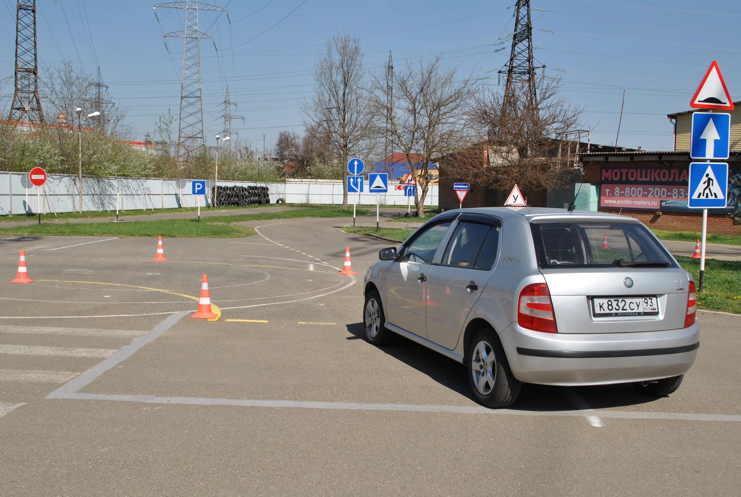 Russia car driving krasnodar коды. Автошкола на трамвайной Краснодар. Автошкола АВТОЭНЕРГО. Машина автошкола. Автошколы России.