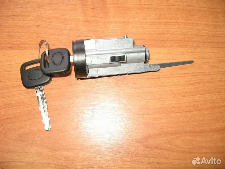 Шток цилиндра замка зажигания тойота королла ае100. Замок зажигания тойота спринтер. Личина замка зажигания королла 100. Личинка замка зажигания тойота королла. Замок зажигания тойота королла 110.