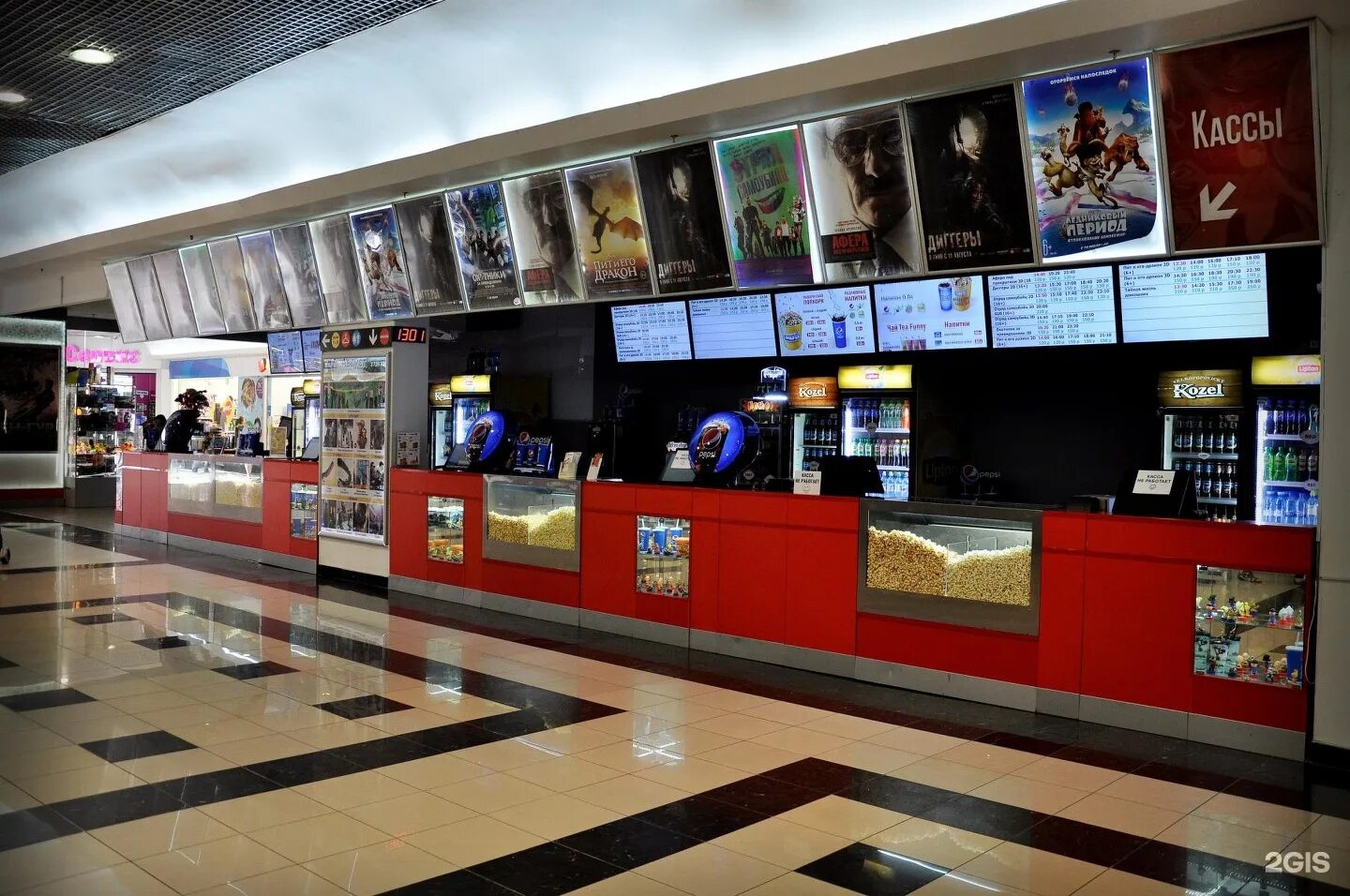 Что идет в парк хаусе. Сулимова парк хаус. Кинотеатр синема 5 казань парк хаус. Парк хаус волгоград кинотеатр. Кинотеатр синема 5 волгоград.