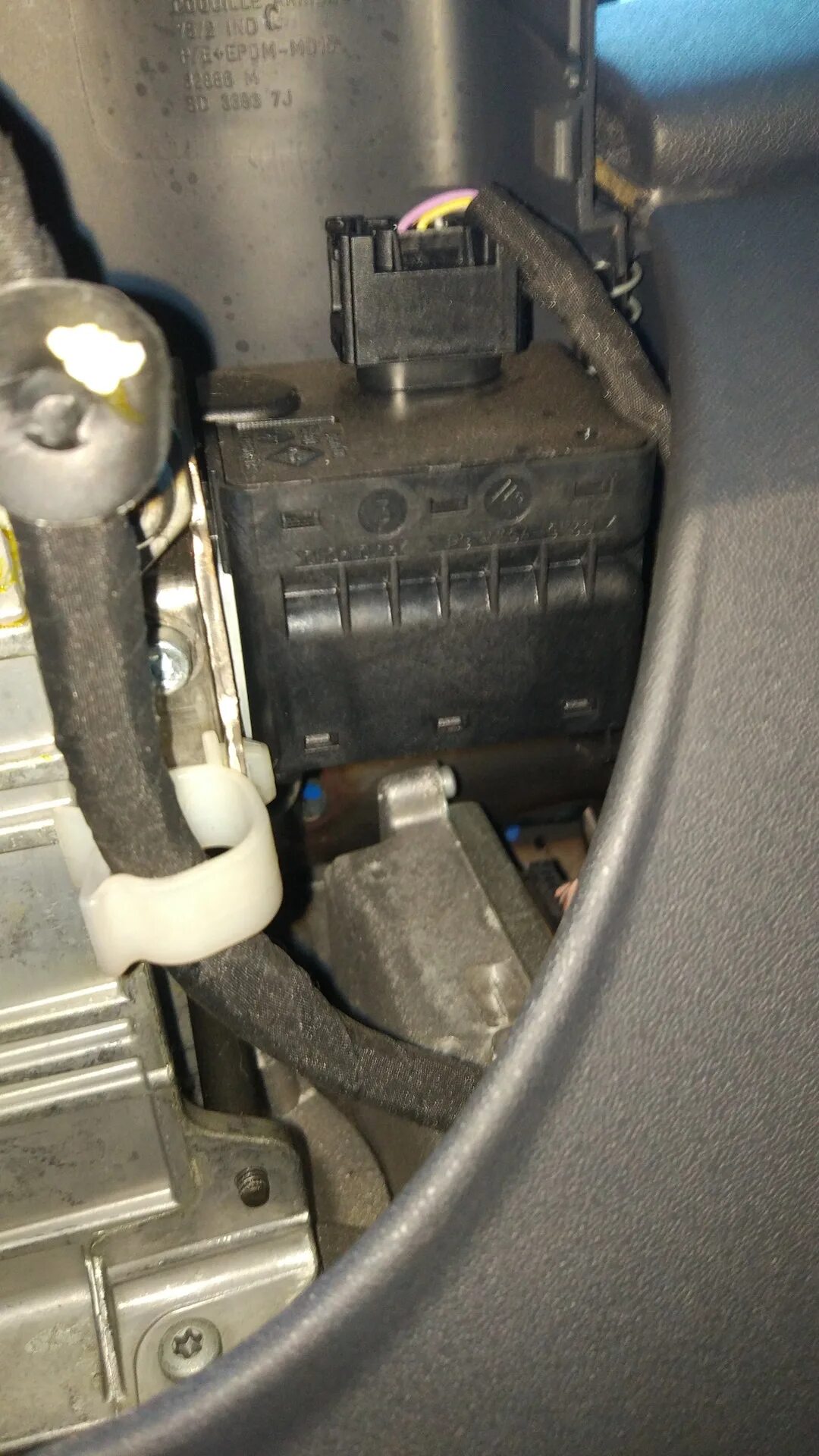 Как завести рено меган 2 исключая блокировку руля. Steering not locked меган. Check steering рено меган 2. Бортовой компьютер рено меган 2. Steering not locked меган.