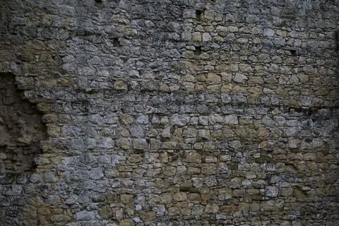 Каменные стены замка