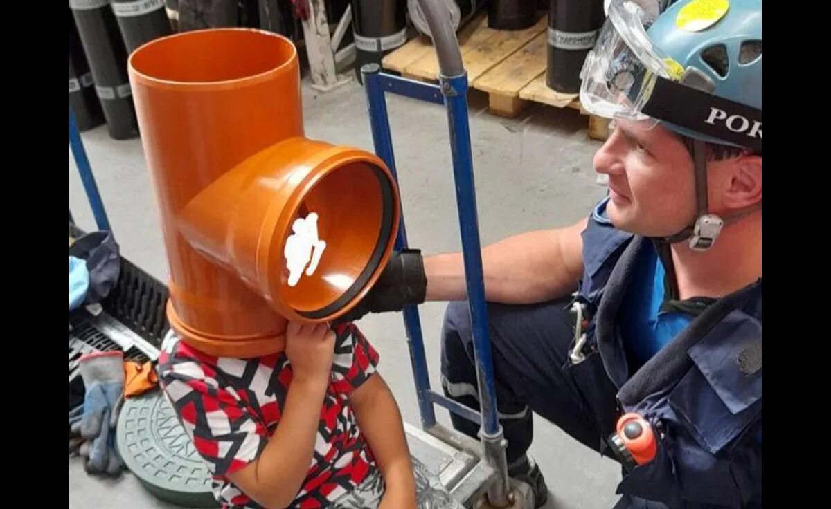 Сериал пожарная часть 19 6 сезон. Соревнования спасателей на воде. Пожарная часть 19 сериал 4 сезон. Спасатели труб. Пожарная часть 19 барретт досс.