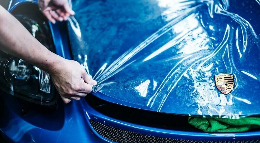 Автомобиль под куполом. Каско на автомобиль. Полиуретановая пленка для авто. Защитная антигравийная полиуретановая пленка. Cars protection.