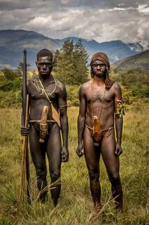 A Look Inside One Of The World’s Most Isolated Tribes With Incredible Photo...