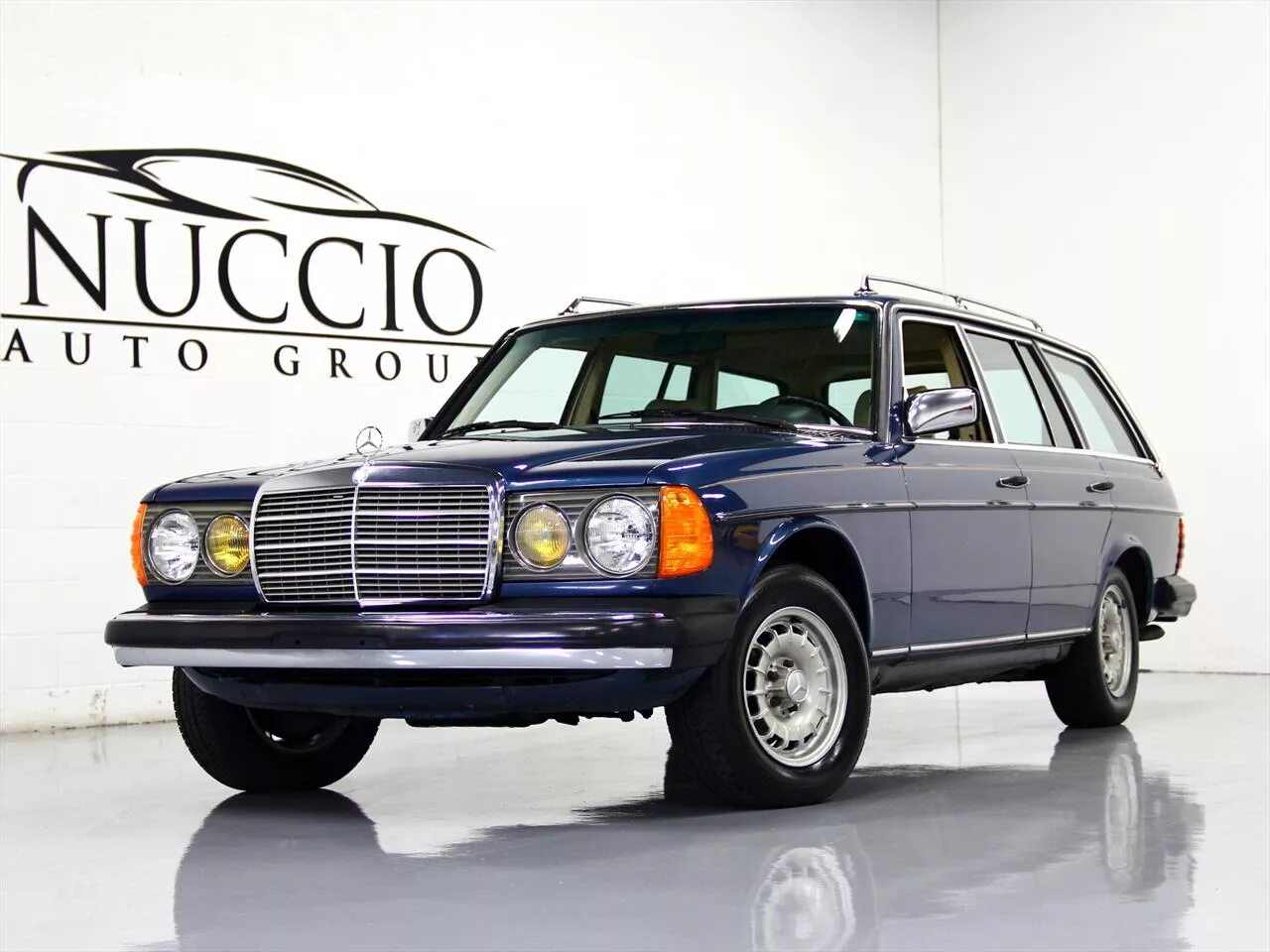 Купить дизельный мерседес. Mercedes-Benz Wagon 300 td. Mercedes 300td. Мерседес 300 универсал. Мерседес 300 турбодизель.