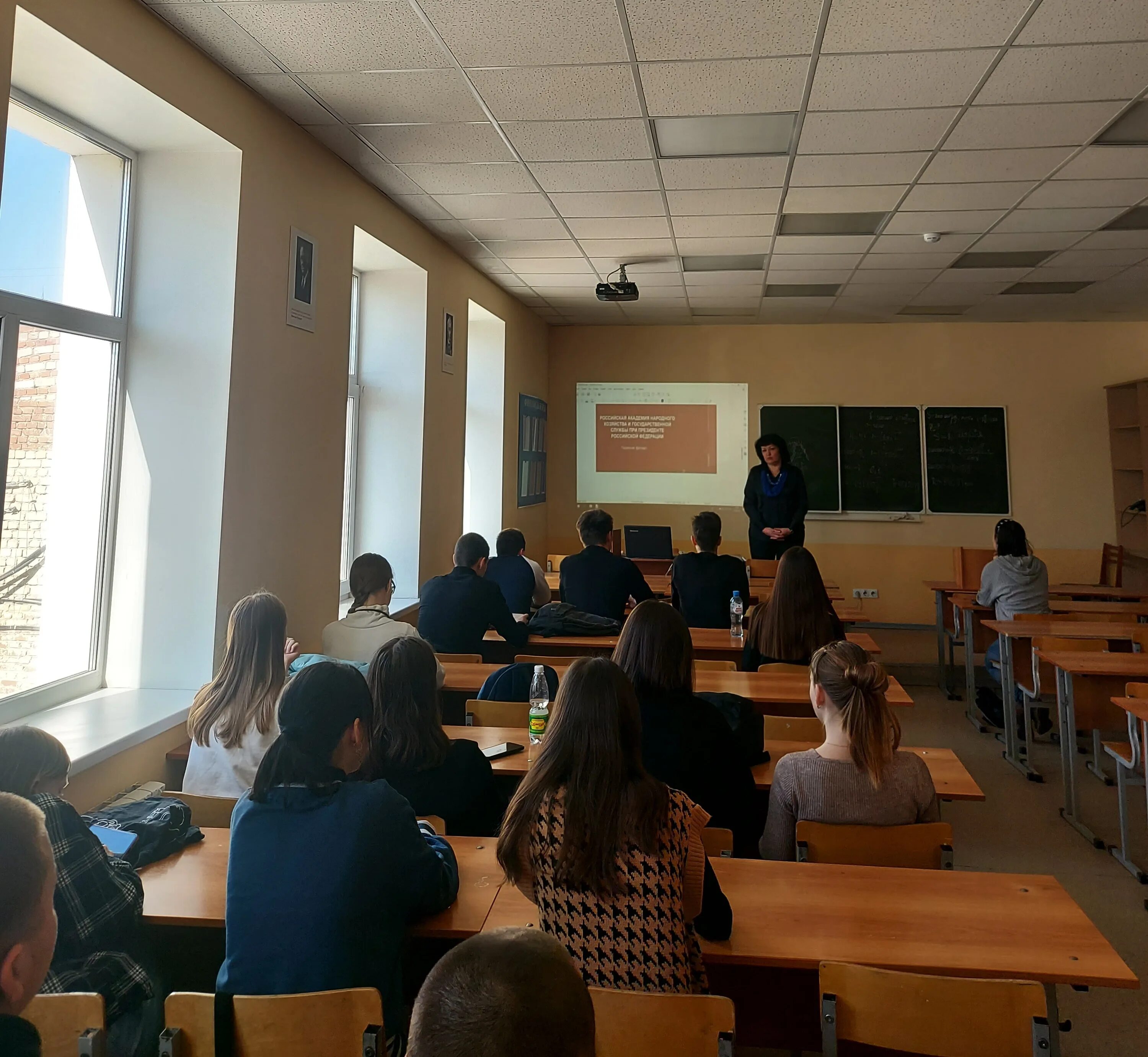 Финансово-экономический колледж пермь бульвар гагарина. Финансовый колледж пермский филиал. Рэу плеханова пермь. Финансово-экономический колледж пермь общежитие. Пфэк пермь бульвар гагарина.