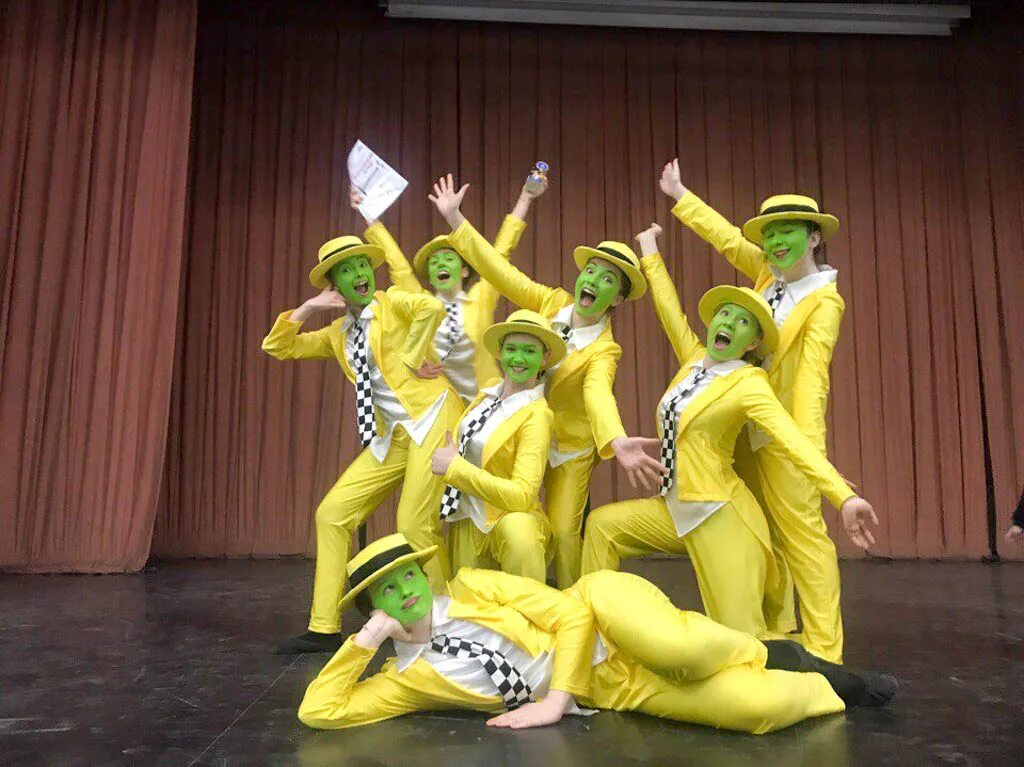 Just dance (игра). повторить танцевальное движение свадебный конкурс. конкурс повтори танец по видео нарезка. Just dance макарена. танец коляна из реальных пацанов пасадобль.